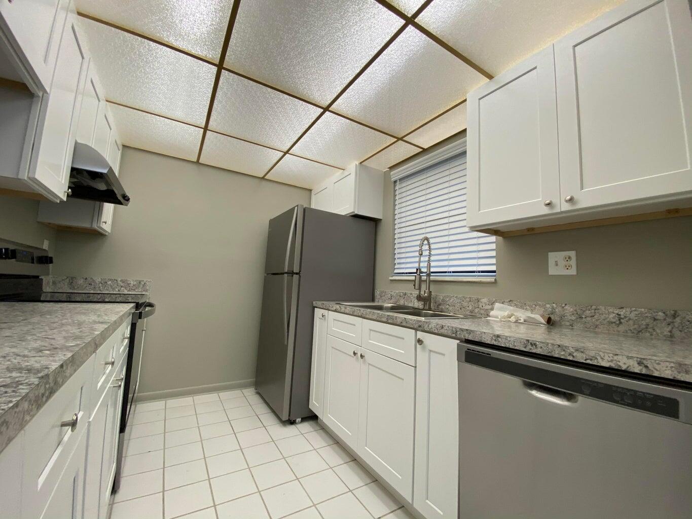 2+2 condo for rent in West Palm Beach. No Carpet. All Vinyl flooring. Close to everything West Palm Beach has to offer. Very close to shopping centers, restaurants, supermarkets, Whole Foods, Palm Beach Outlet mall, I-95 expressway, Palm Beach International airport and so much more.