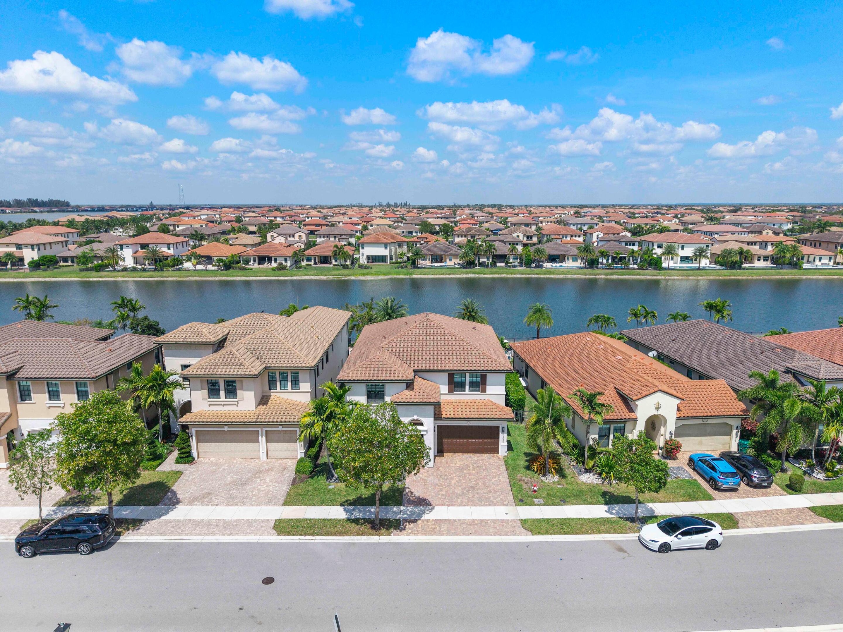 PARKLAND BAY - Residential