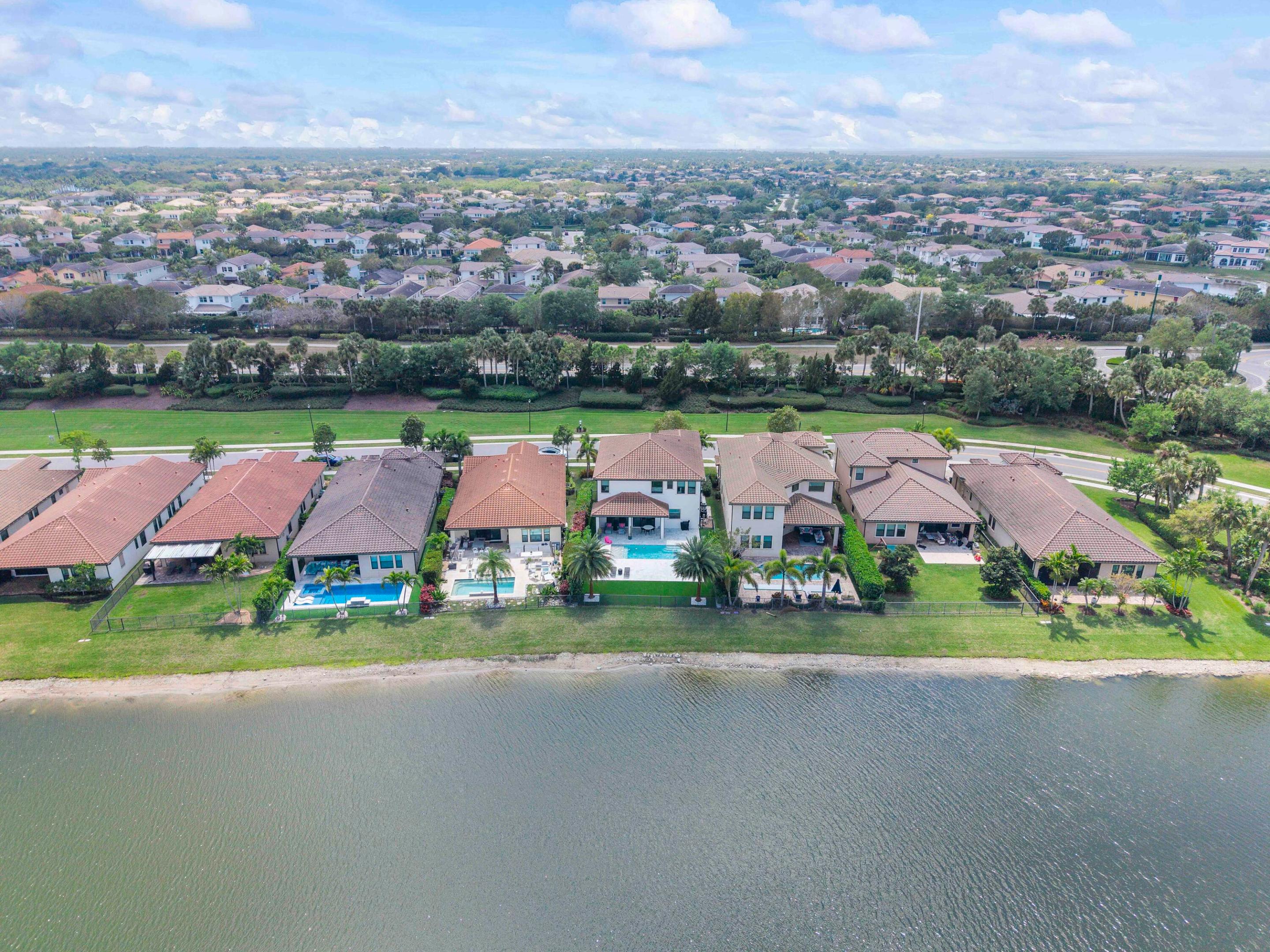 PARKLAND BAY - Residential