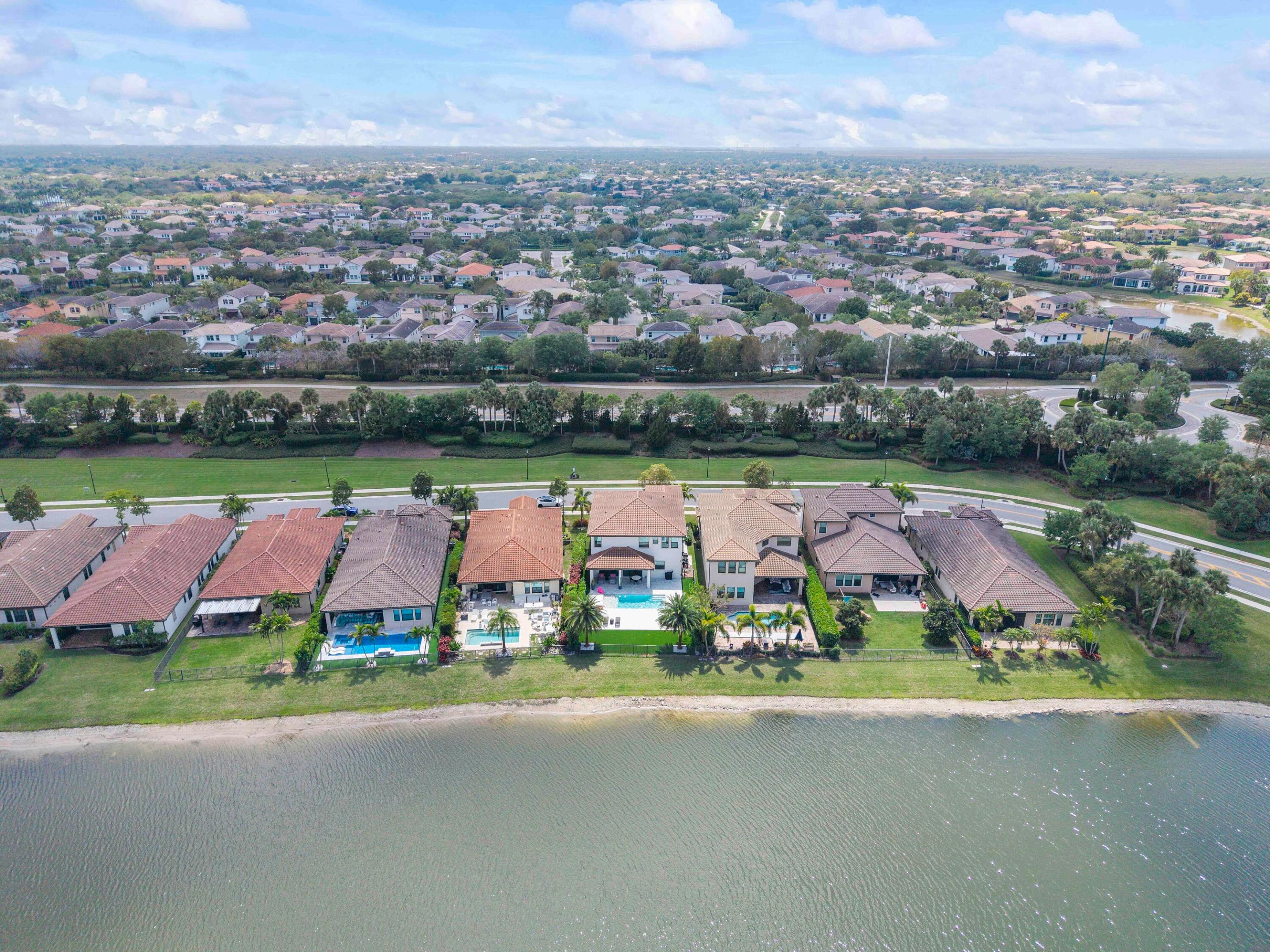 PARKLAND BAY - Residential