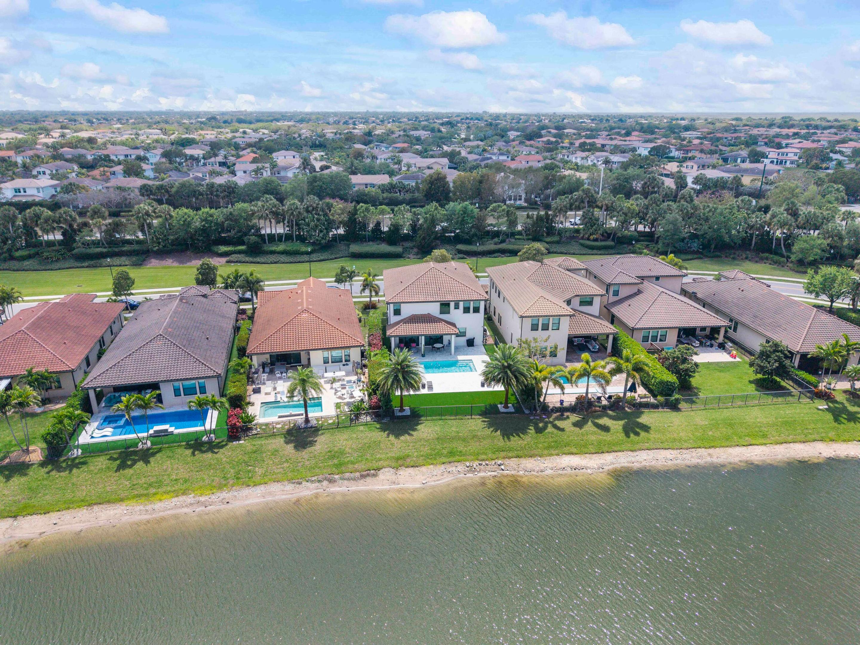 PARKLAND BAY - Residential