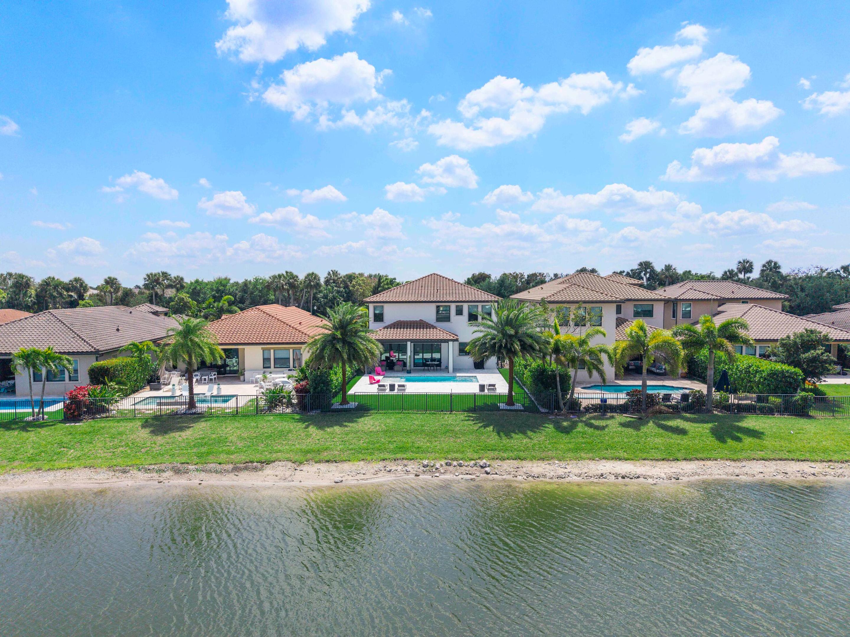 PARKLAND BAY - Residential