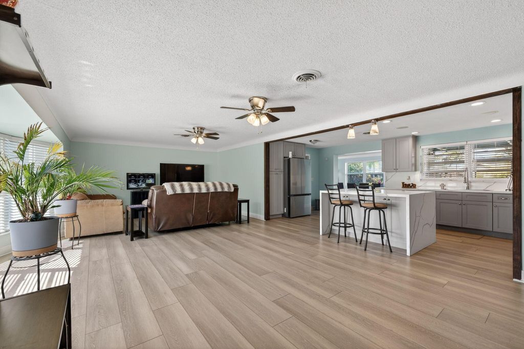 Photo of 1223 Isle Court, Boynton Beach, FL 33426 (MLS # R11162847)