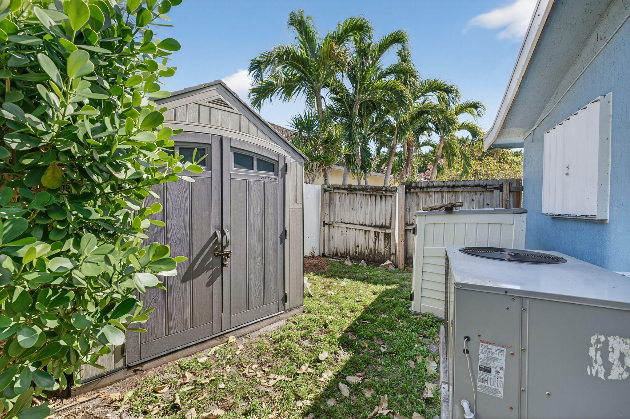 VENETIAN ISLE - Residential