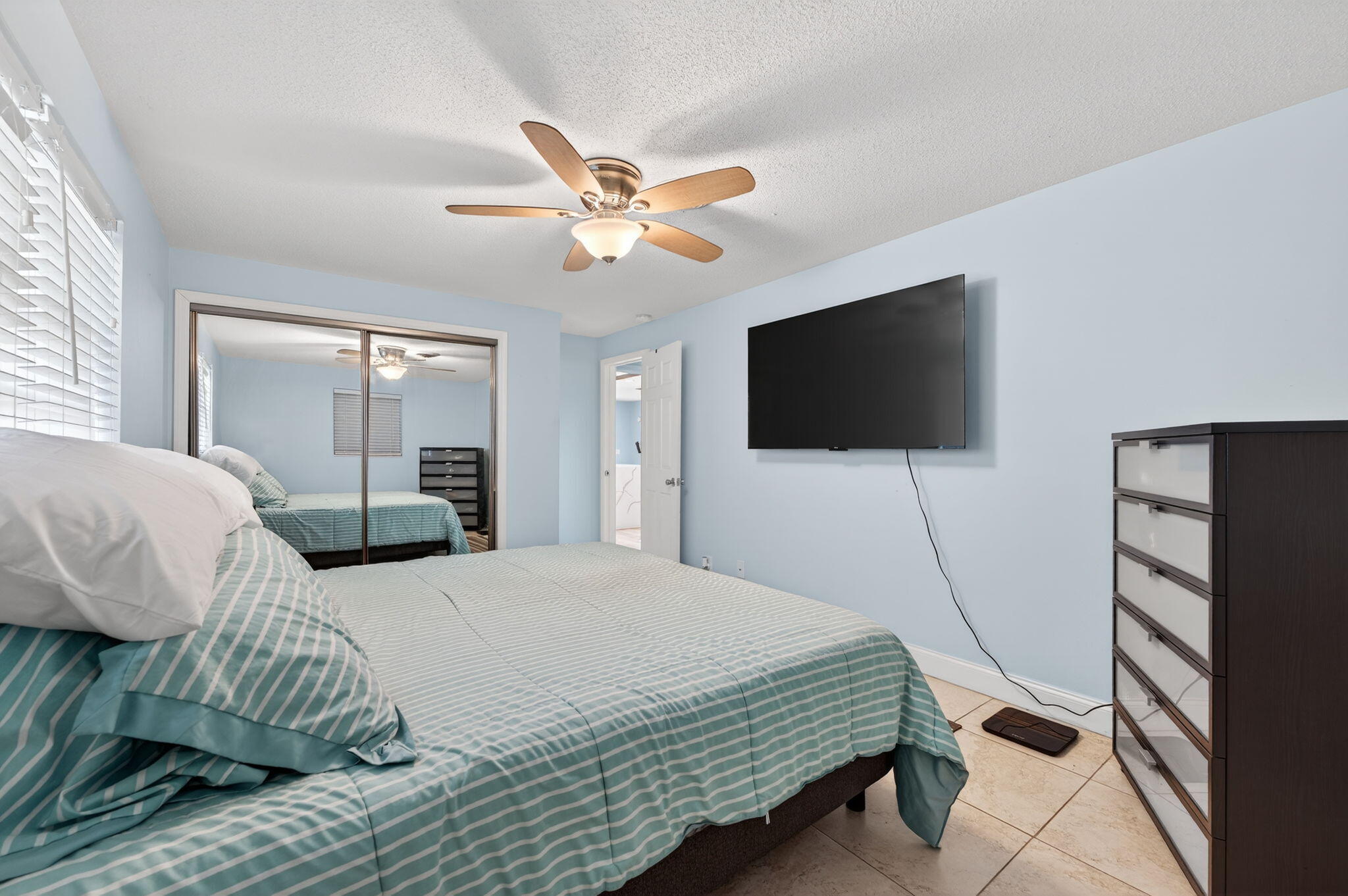 VENETIAN ISLE - Residential