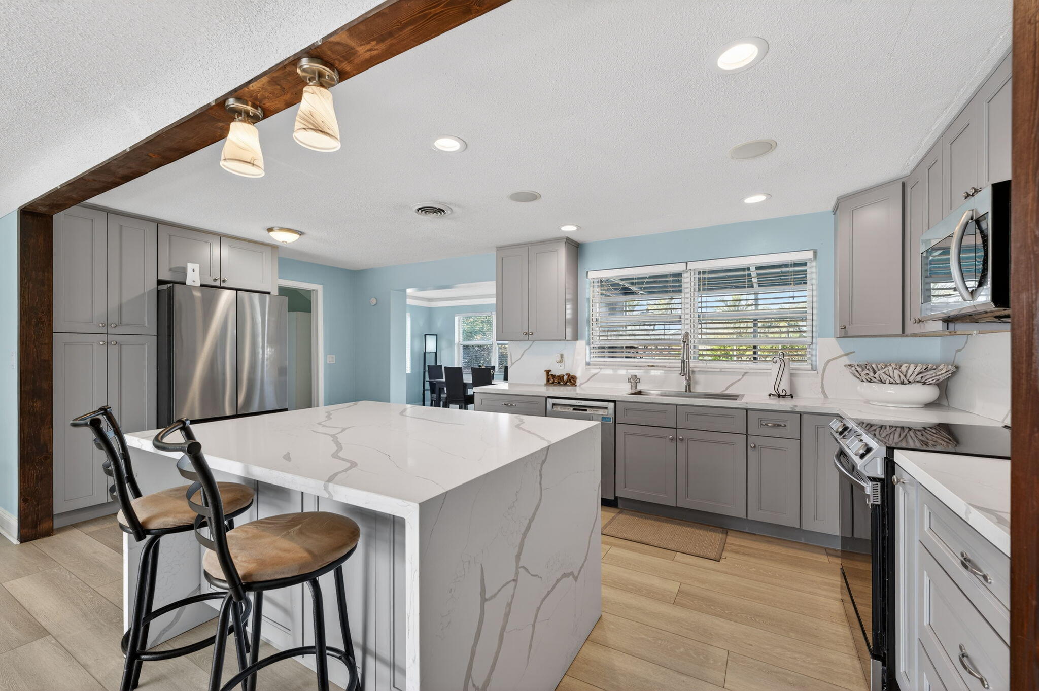 VENETIAN ISLE - Residential