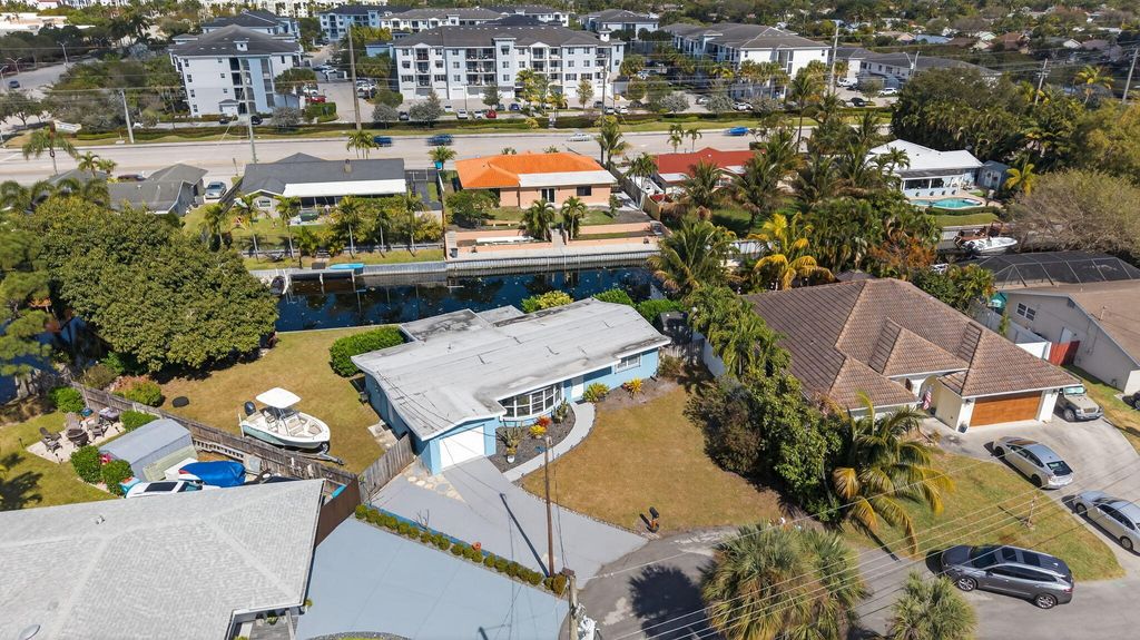 Photo of 1223 Isle Court, Boynton Beach, FL 33426 (MLS # R11162847)