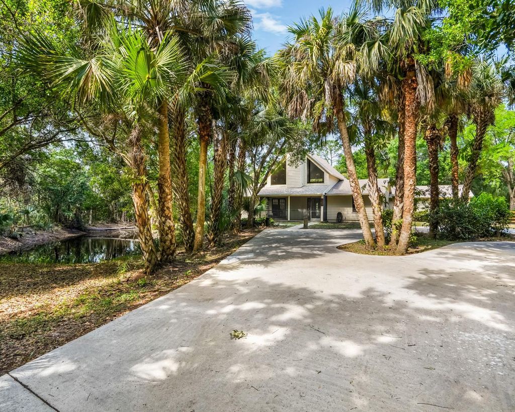 Photo of 15689 N 89th Avenue, Palm Beach Gardens, FL 33418 (MLS # F10490231)