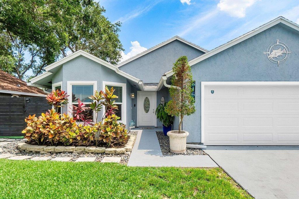 Photo of 6168 Lucerne Street, Jupiter, FL 33458 (MLS # R10991428)