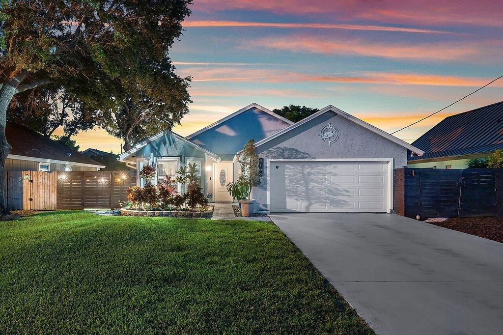 Photo of 6168 Lucerne Street, Jupiter, FL 33458 (MLS # R10991428)