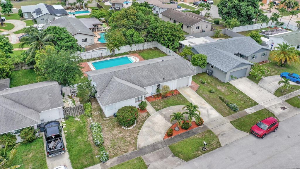 Photo of 10151 Windtree Lane N, Boca Raton, FL 33428 (MLS # R11098415)