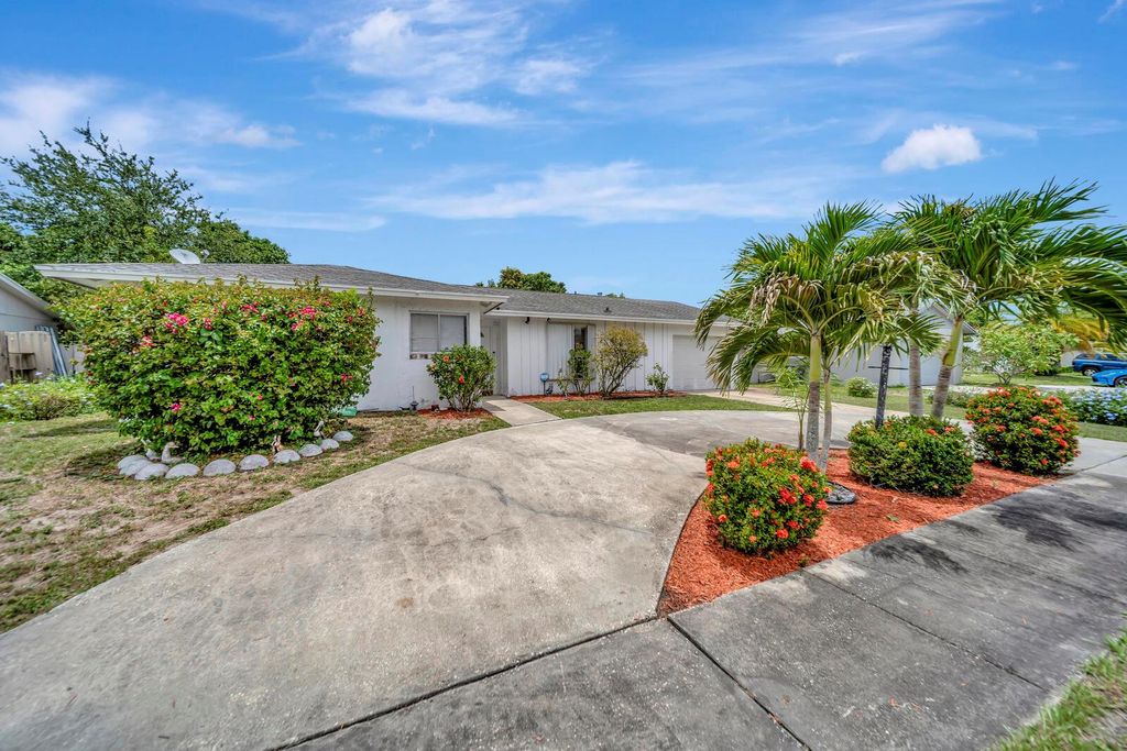 Photo of 10151 Windtree Lane N, Boca Raton, FL 33428 (MLS # R11098415)