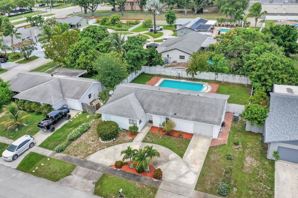Photo of 10151 Windtree Lane N, Boca Raton, FL 33428 (MLS # R11098415)