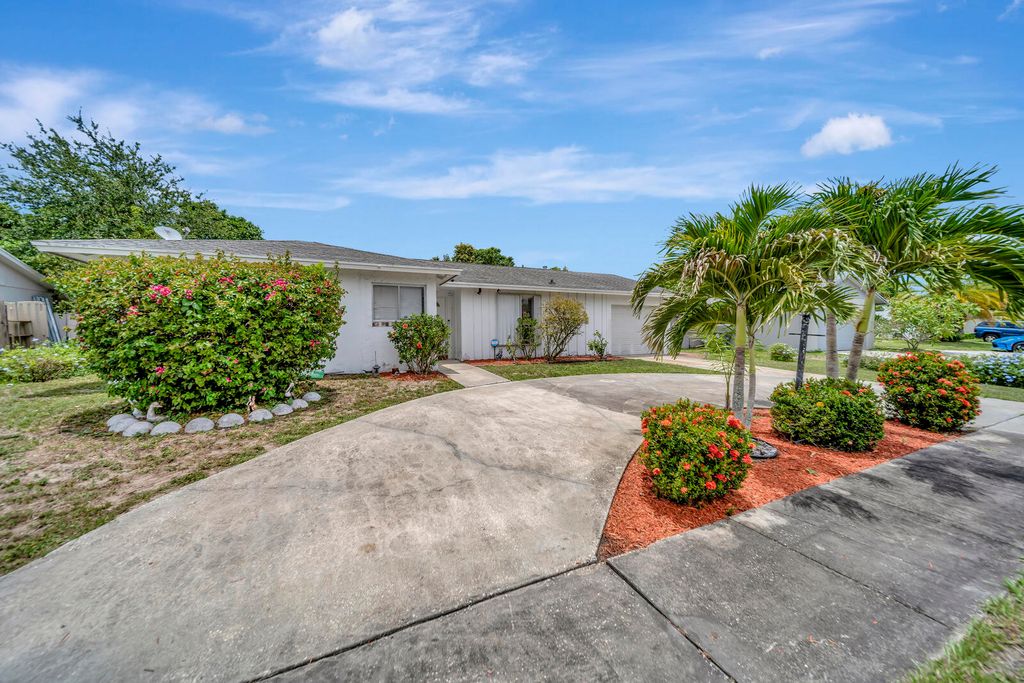 Photo of 10151 Windtree Lane N, Boca Raton, FL 33428 (MLS # R11098415)