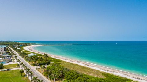 A home in Hutchinson Island