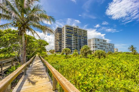 A home in Hutchinson Island