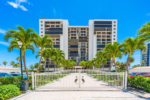 A home in Hutchinson Island