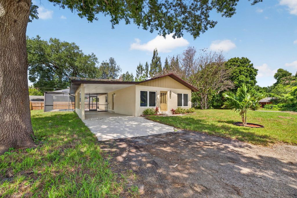 Photo of 303 Lott Street, Fort Pierce, FL 34947 (MLS # B26025757)