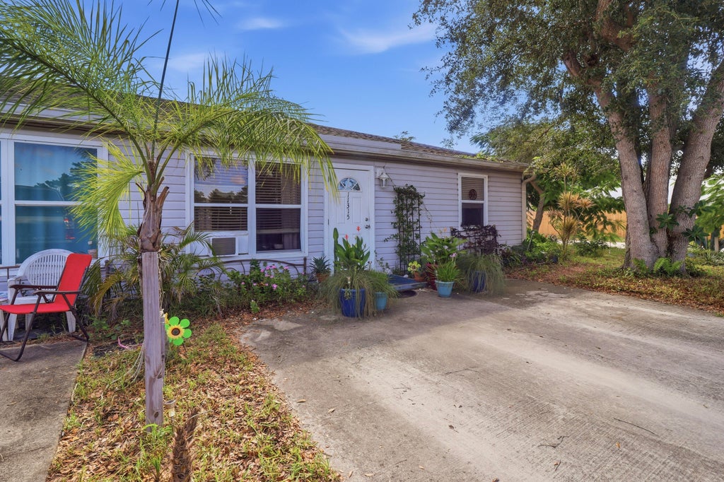 Photo of 11315 SE GOLD Avenue, Hobe Sound, FL 33455 (MLS # B26075328)