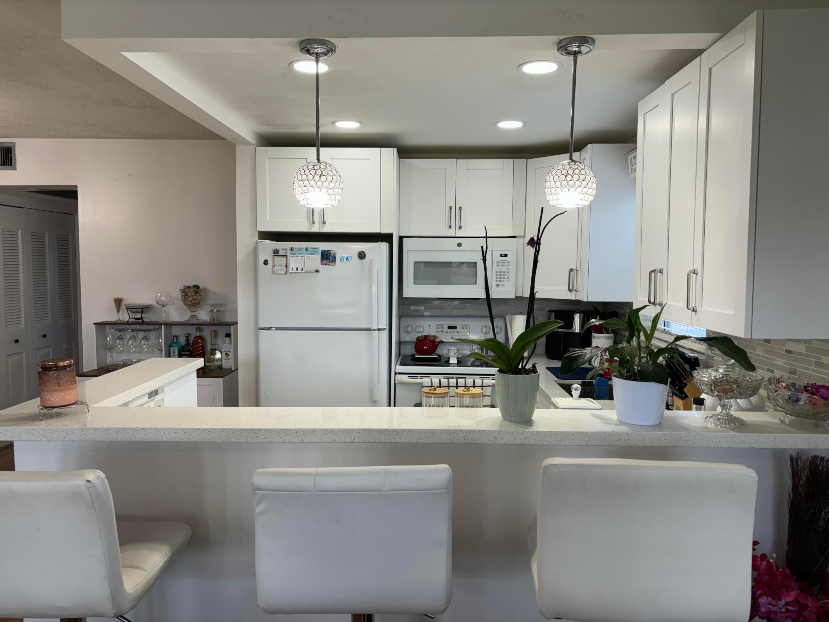 Photo 1 of 10 — 172 Camden, West Palm Beach, FL 33417