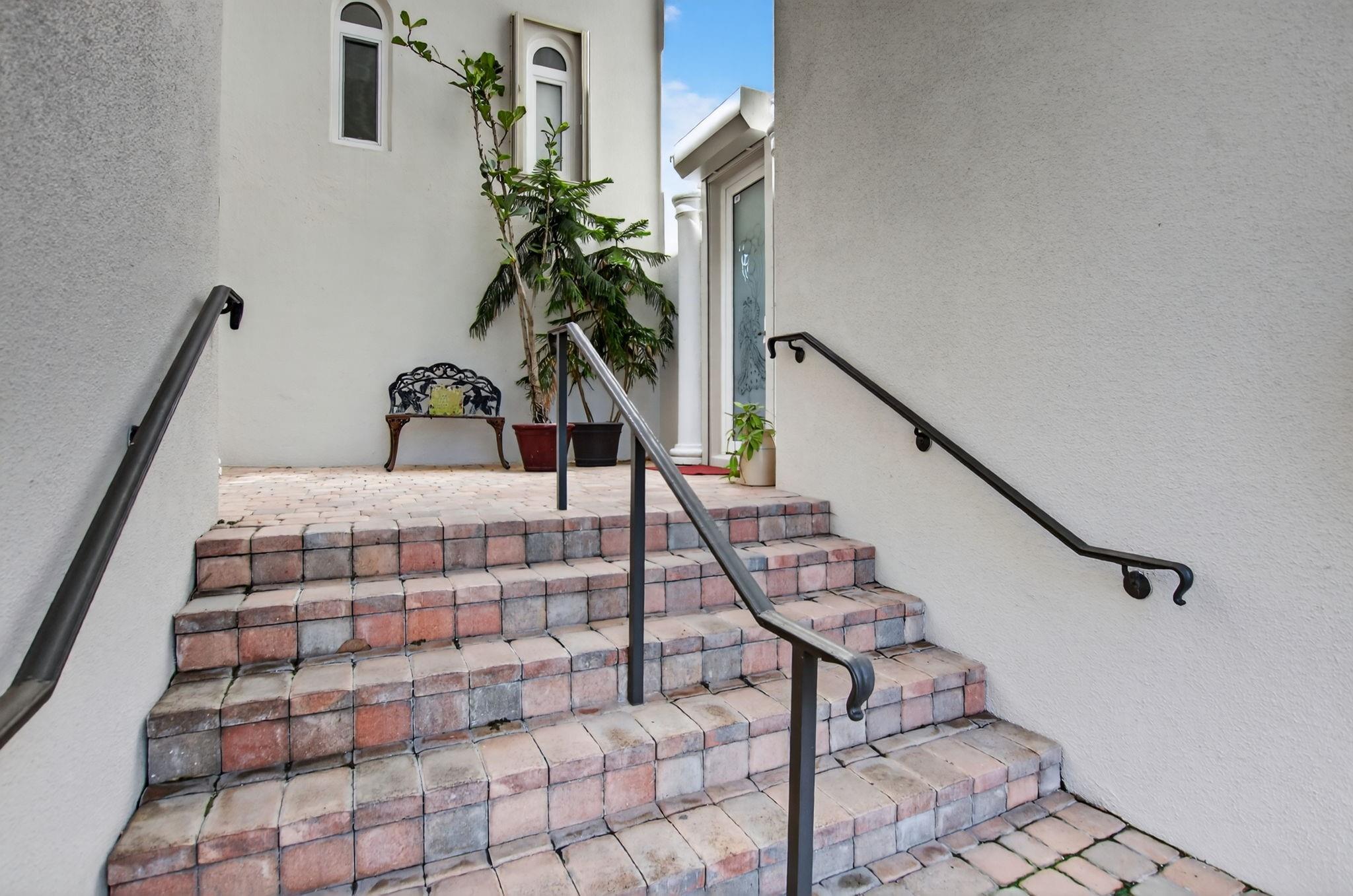 1754 Bay Dr 1754