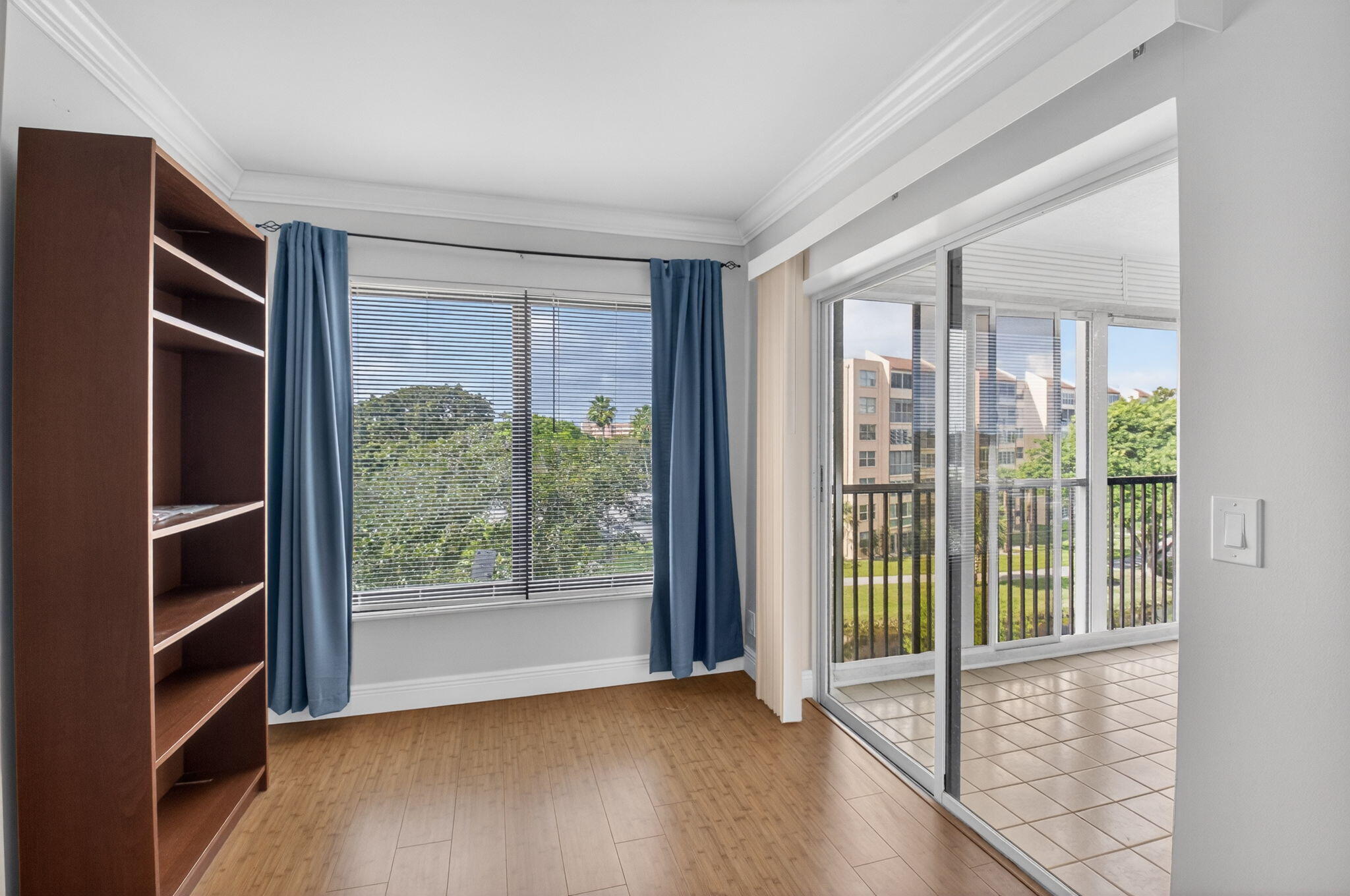 HUNTINGTON LAKES SEC ONE CONDOS - Residential