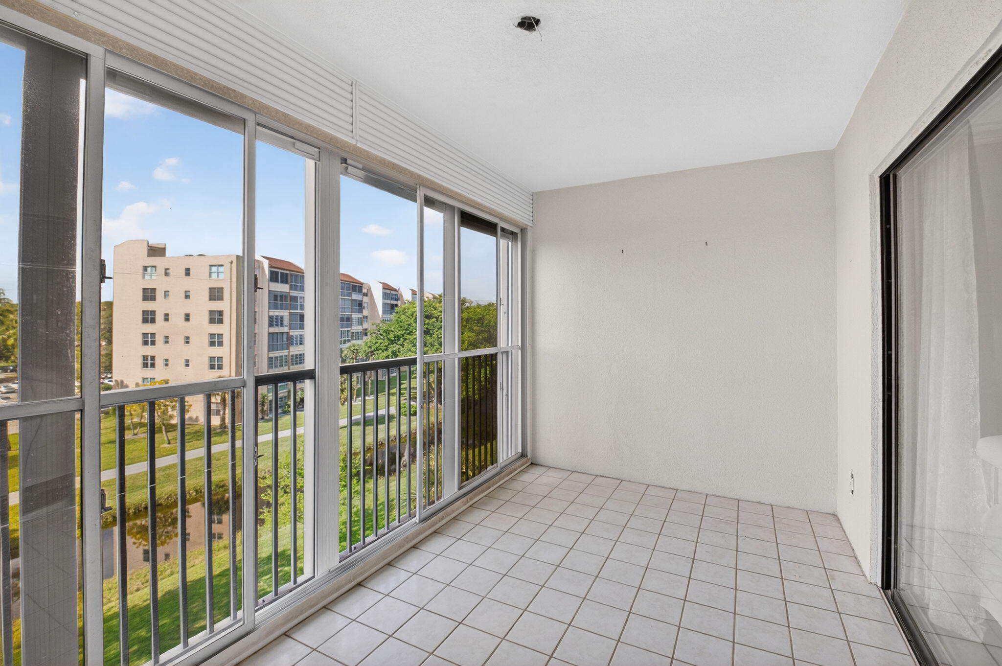 HUNTINGTON LAKES SEC ONE CONDOS - Residential