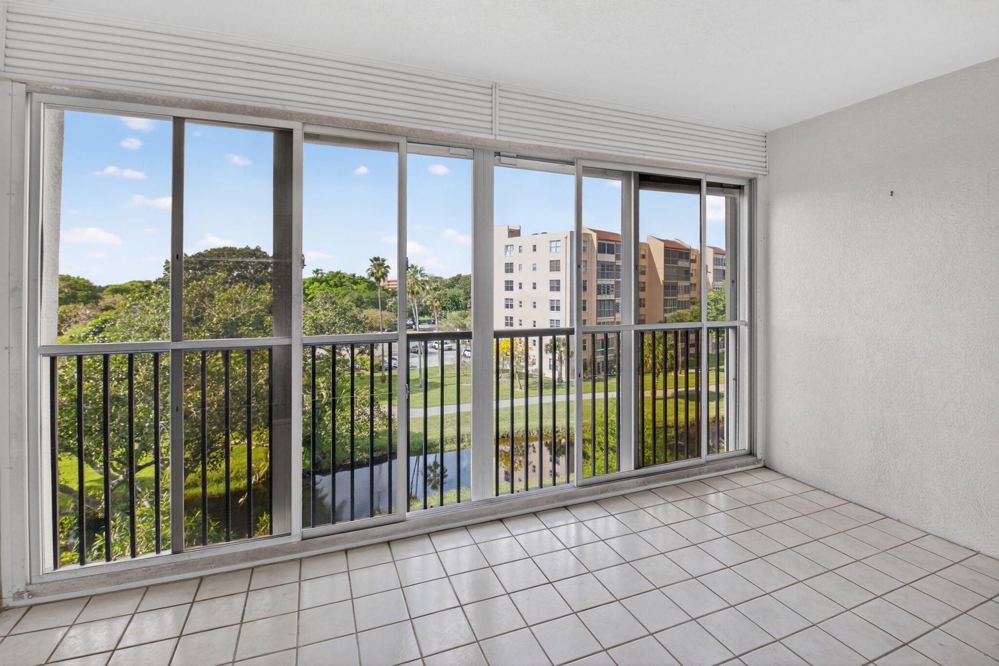 HUNTINGTON LAKES SEC ONE CONDOS - Residential