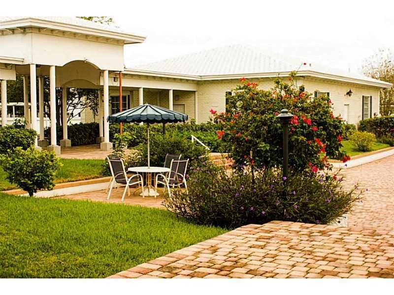 Imperial Point Colonnades - Residential