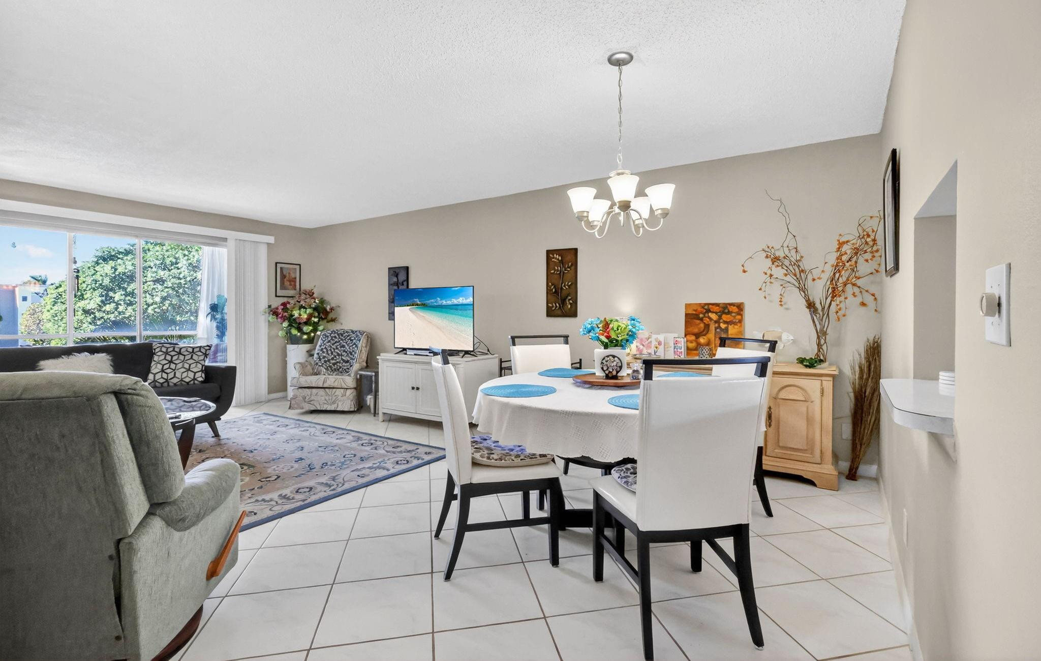 VILLAGE ROYALE FOREST GREEN - Residential