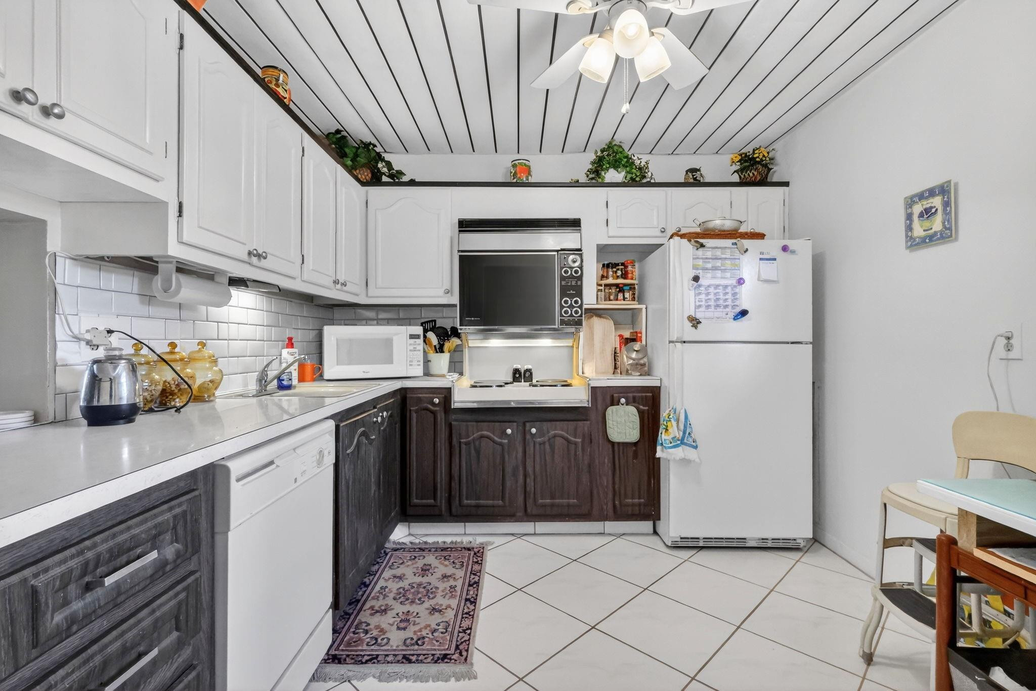 VILLAGE ROYALE FOREST GREEN - Residential