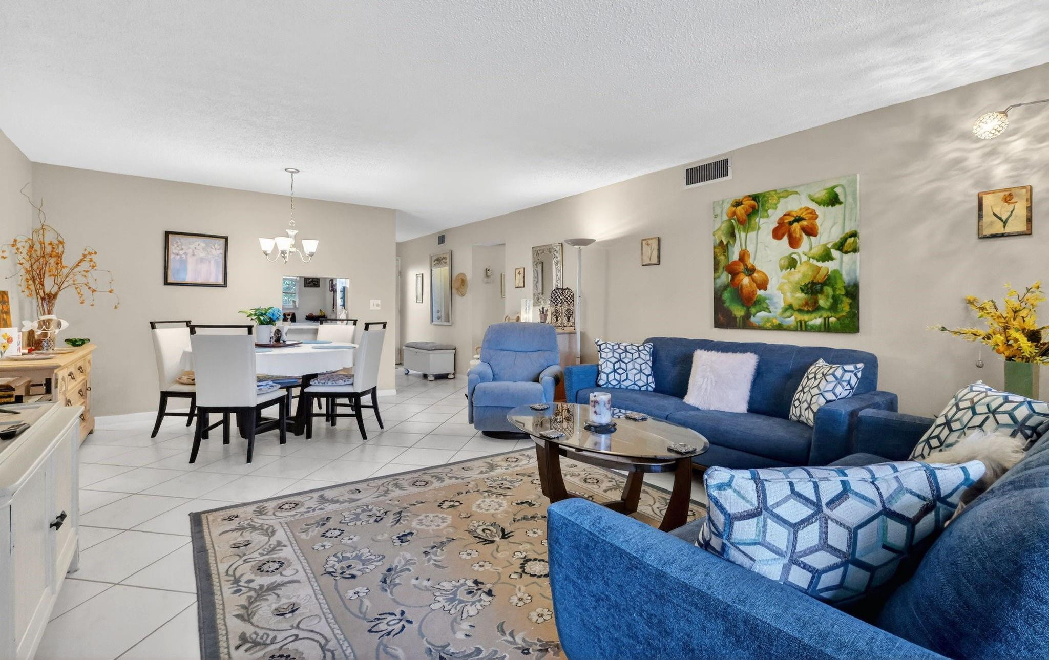 VILLAGE ROYALE FOREST GREEN - Residential