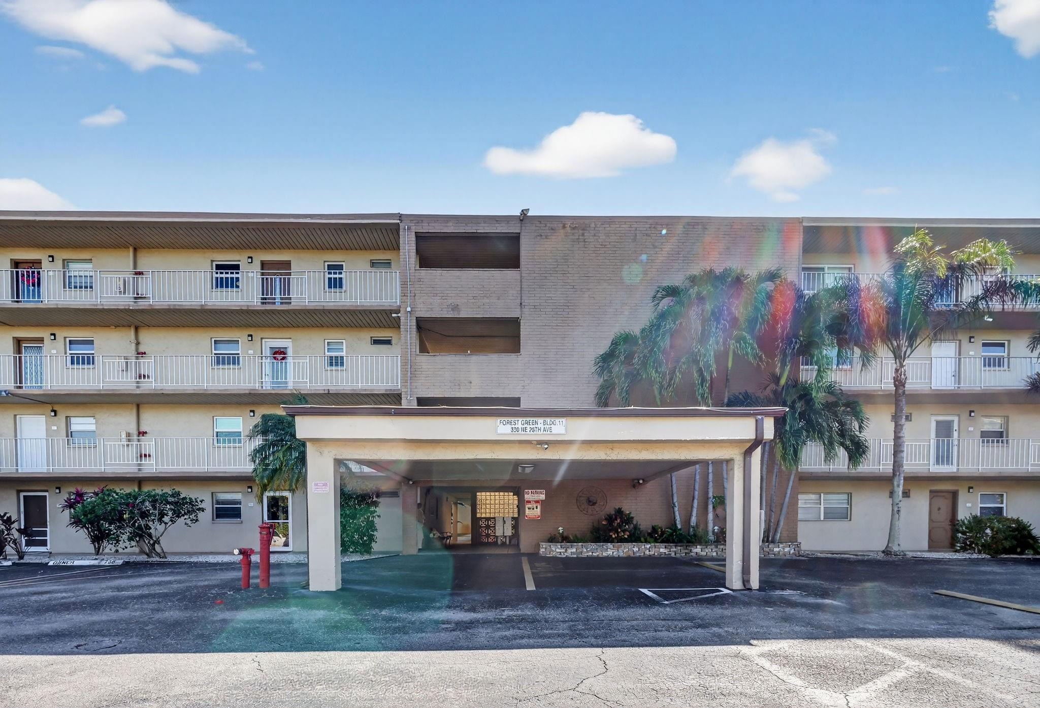 VILLAGE ROYALE FOREST GREEN - Residential