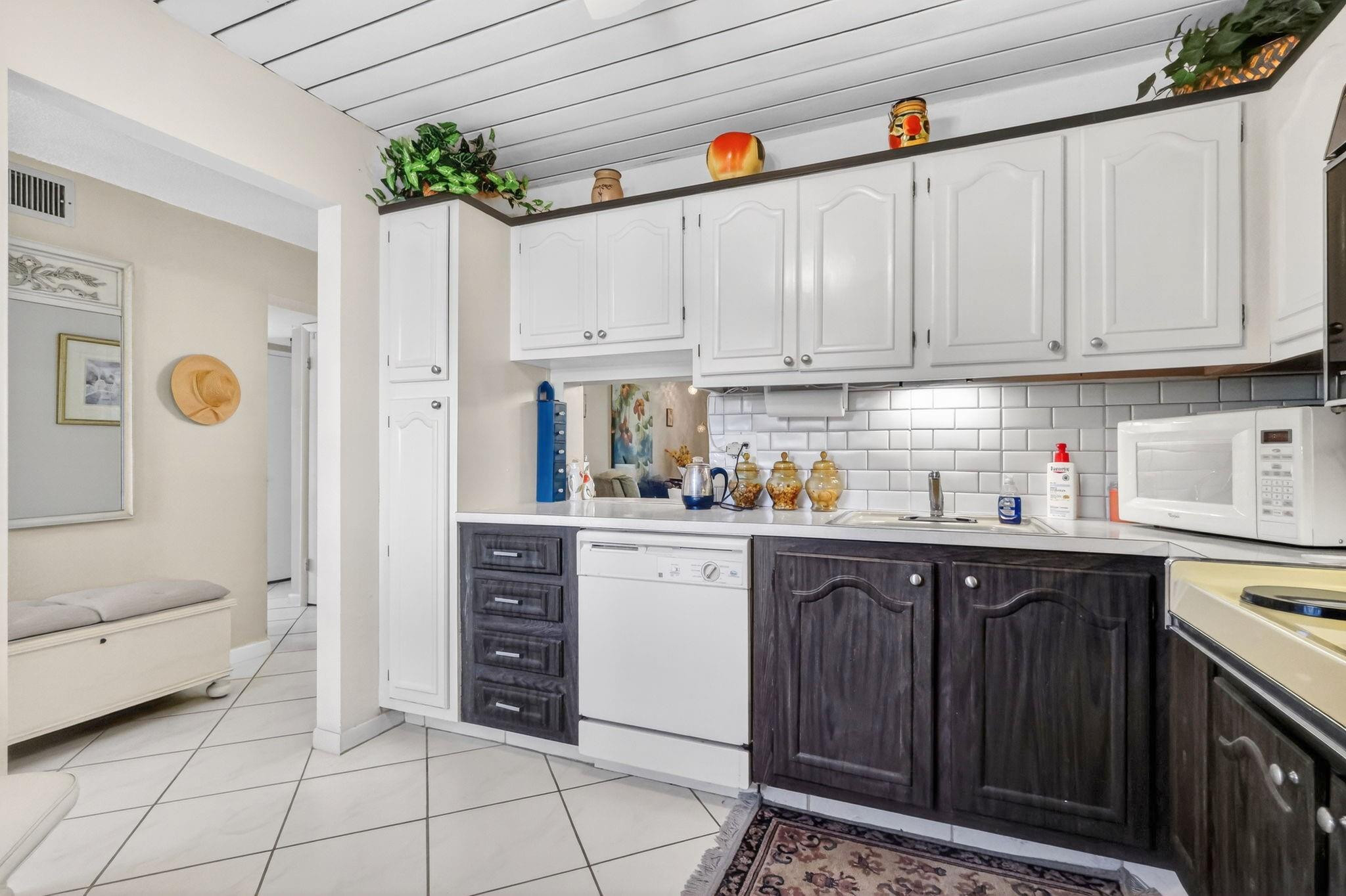 VILLAGE ROYALE FOREST GREEN - Residential