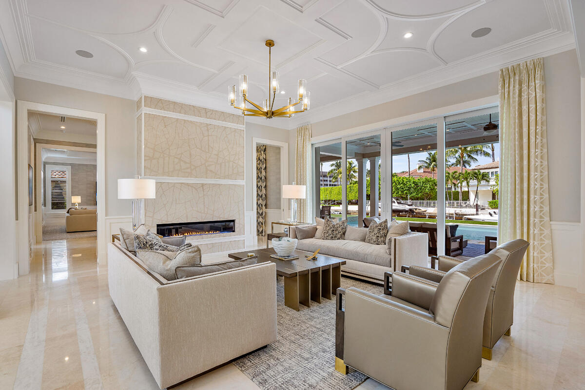 ROYAL PALM YACHT & COUNTRY CLUB - Residential