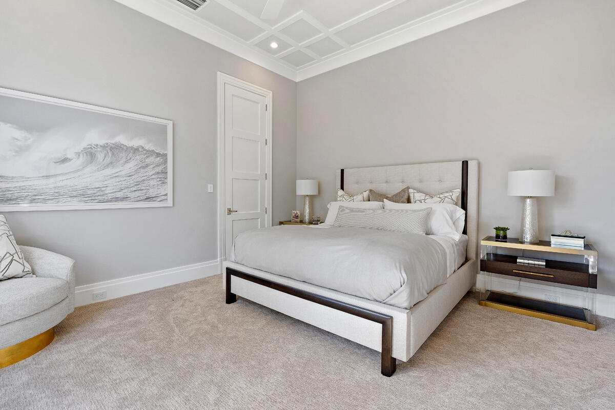 ROYAL PALM YACHT & COUNTRY CLUB - Residential