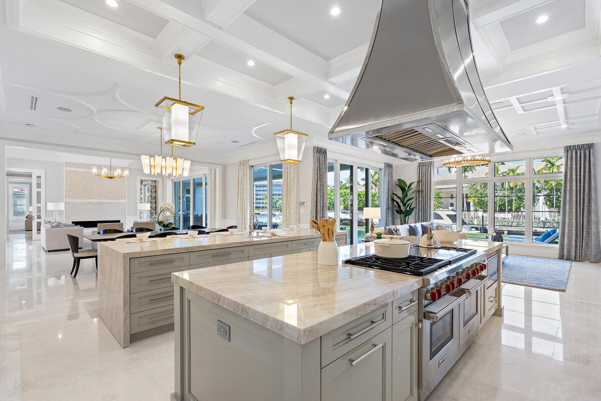 ROYAL PALM YACHT & COUNTRY CLUB - Residential