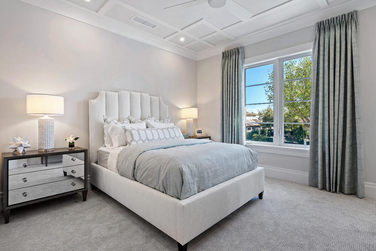 ROYAL PALM YACHT & COUNTRY CLUB - Residential