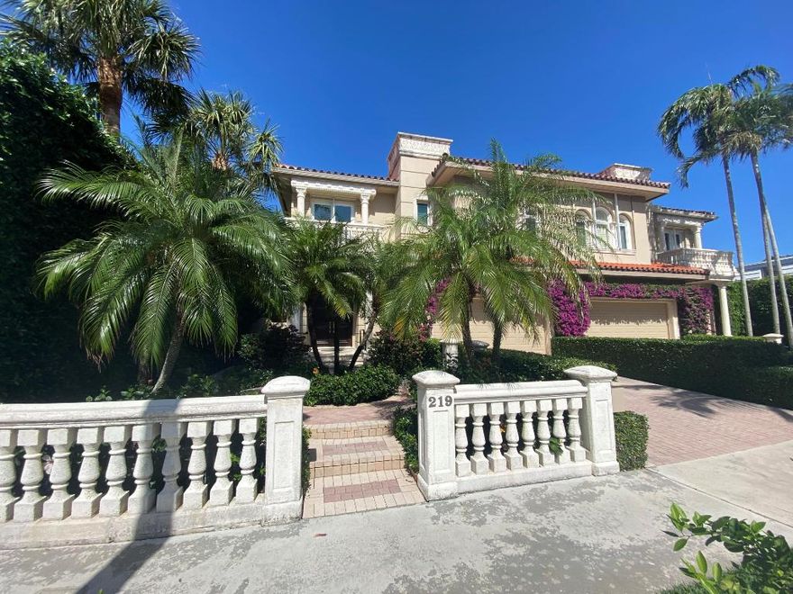 Fantastic In-Town townhome with beautiful pool area, 2 car garage, and generator. Home features 4 bedrooms, 5 baths, and a powder room. Highlights include beautiful paneled library/ optional 5th bedroom, elevator, Coquina fireplace, and high ceilings.