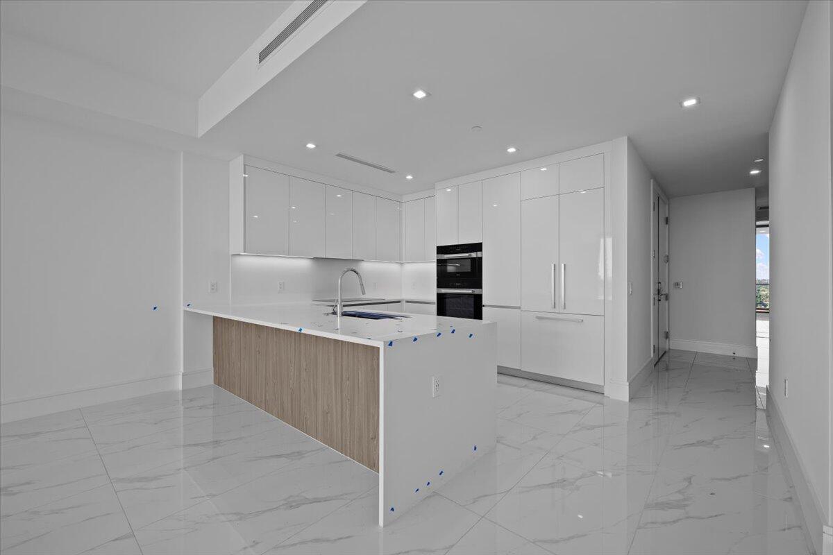 220 Lake Shore Drive 804