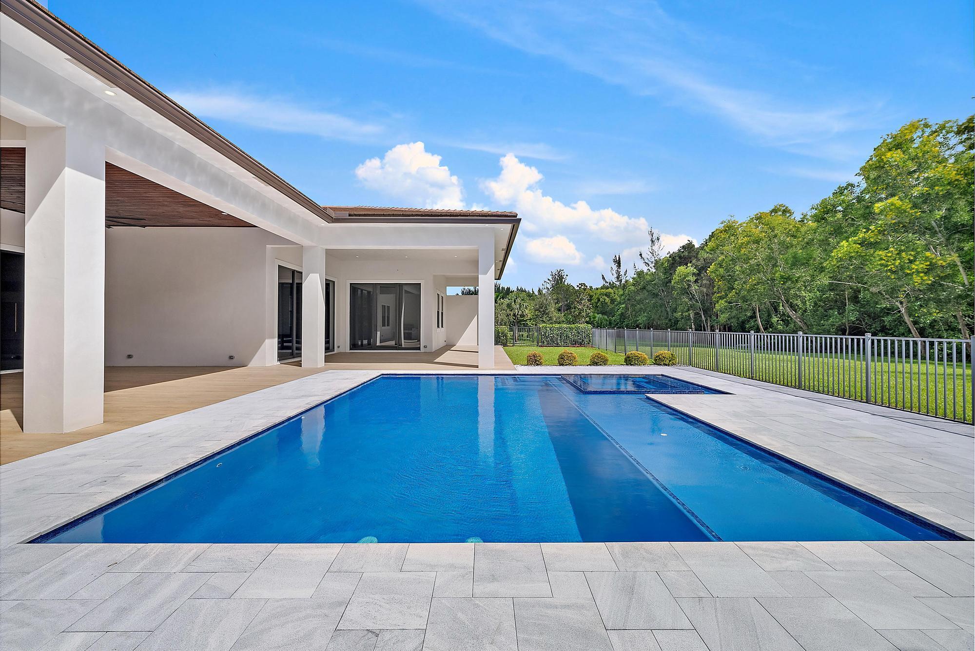 STONEWAL ESTATES, BAY HIL - Residential