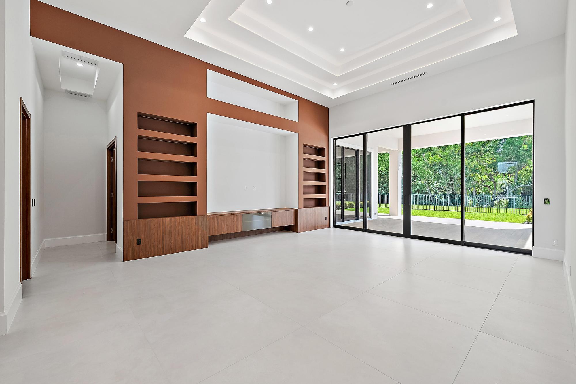 STONEWAL ESTATES, BAY HIL - Residential
