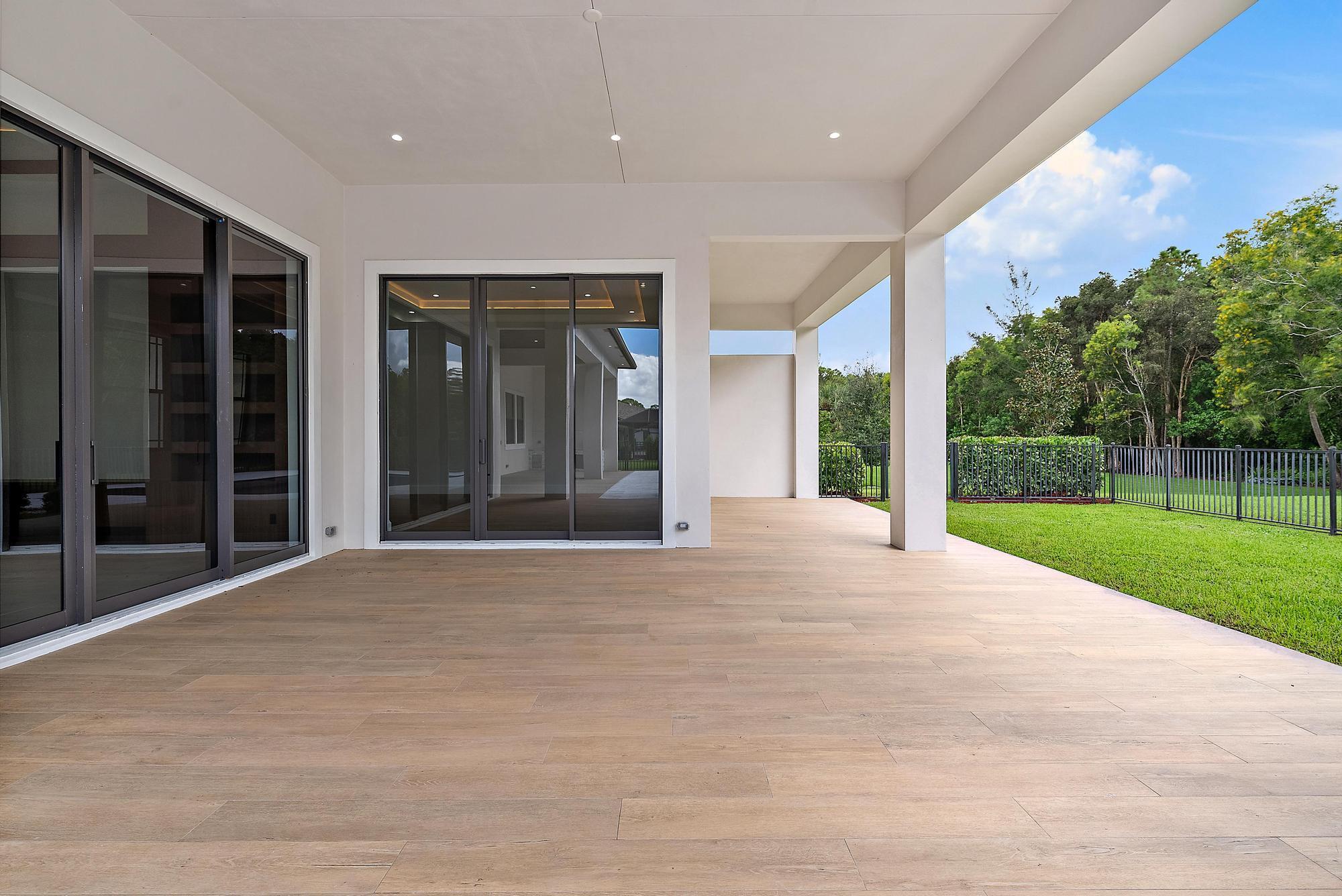 STONEWAL ESTATES, BAY HIL - Residential