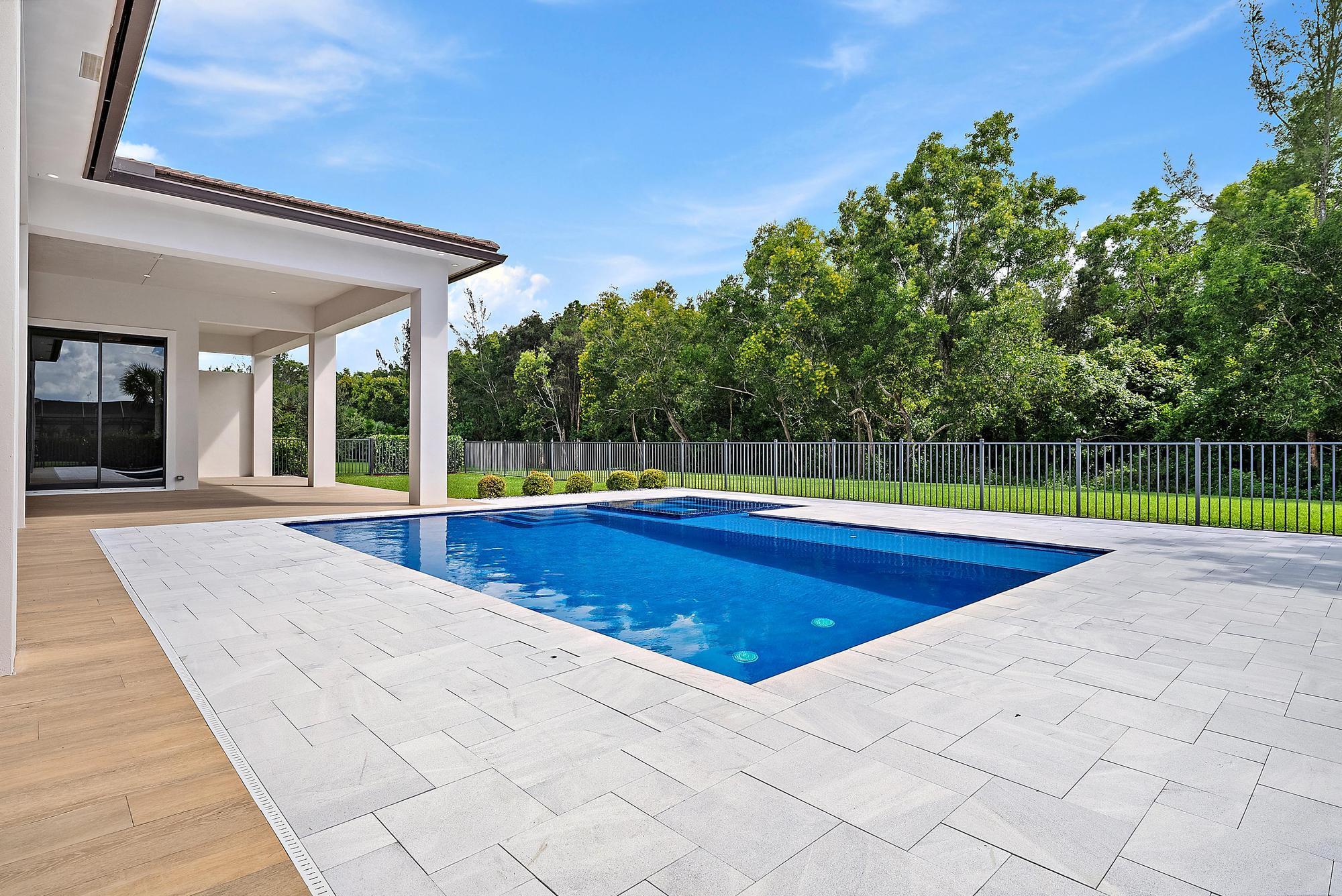 STONEWAL ESTATES, BAY HILL ESTATES - Residential