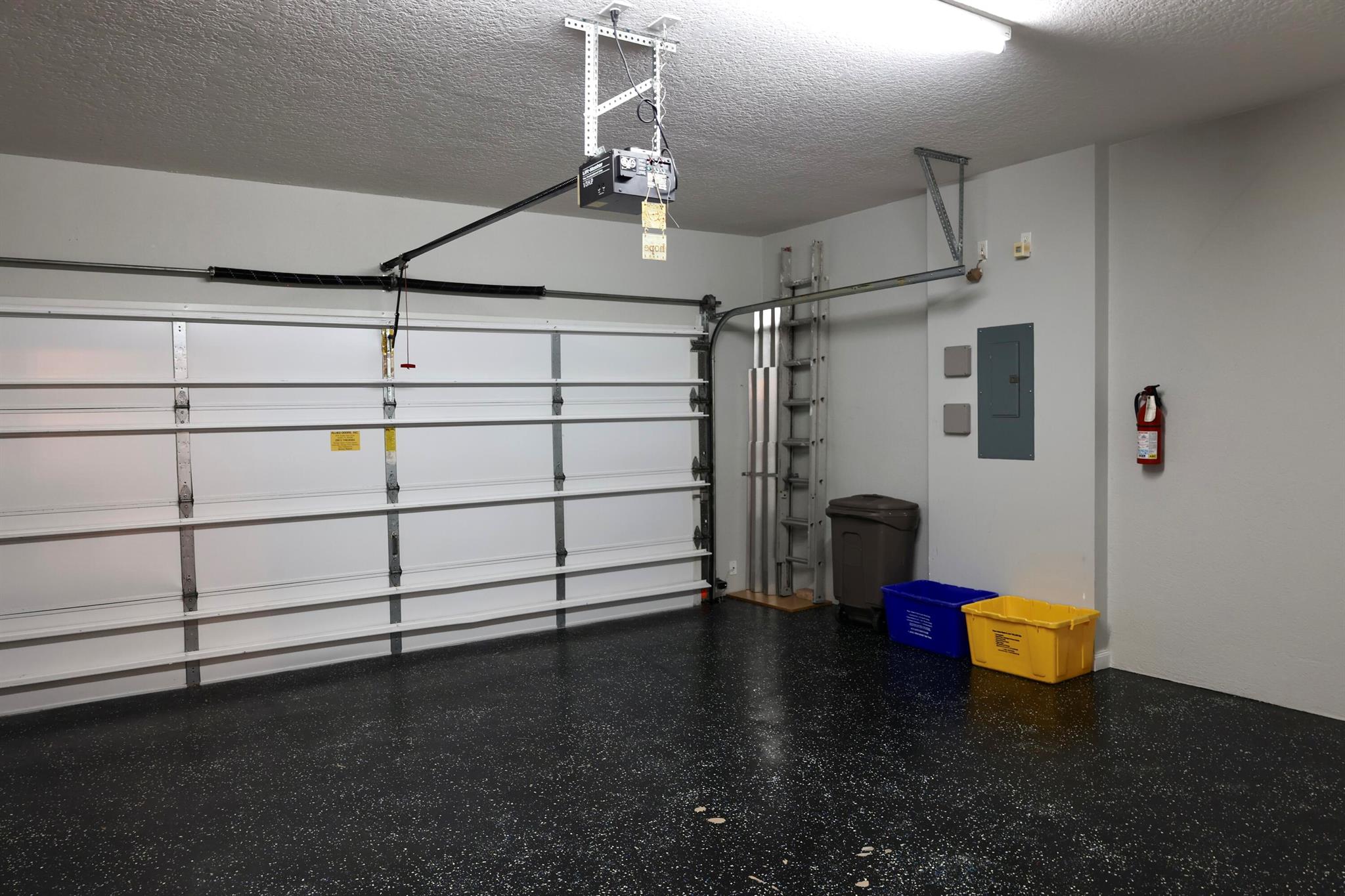 TEQUESTA OAKS - Residential Lease