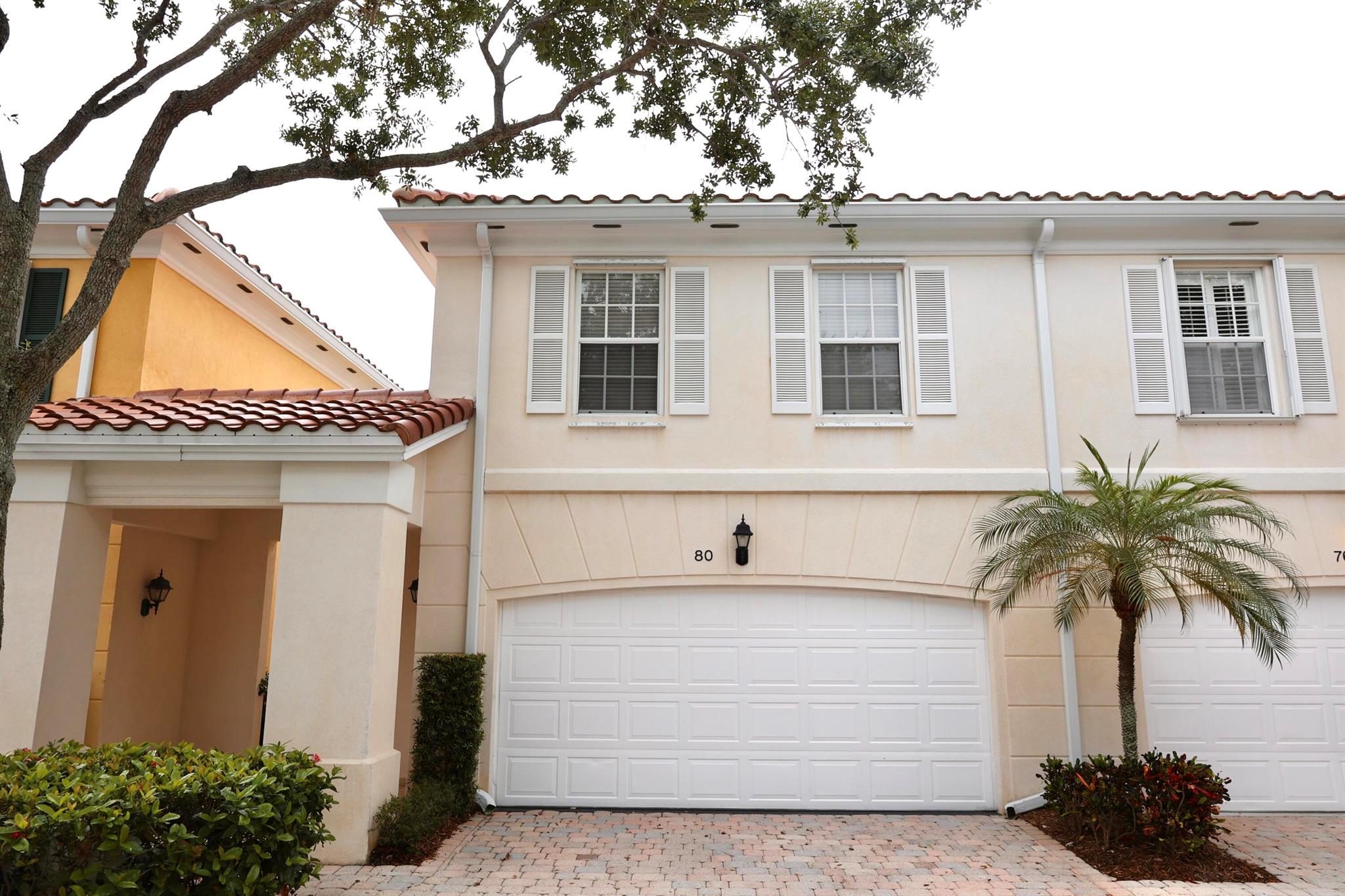 Beautiful, move-in ready! This 3BR, 2.5 BA. Two car garage plus exterior parking on driveway. Pets OK with approval. Amenities include, heated swimming-pool (across the street), patio area. Ideal location and convenience! Shopping, beaches and numerous restaurants are within walking distance.