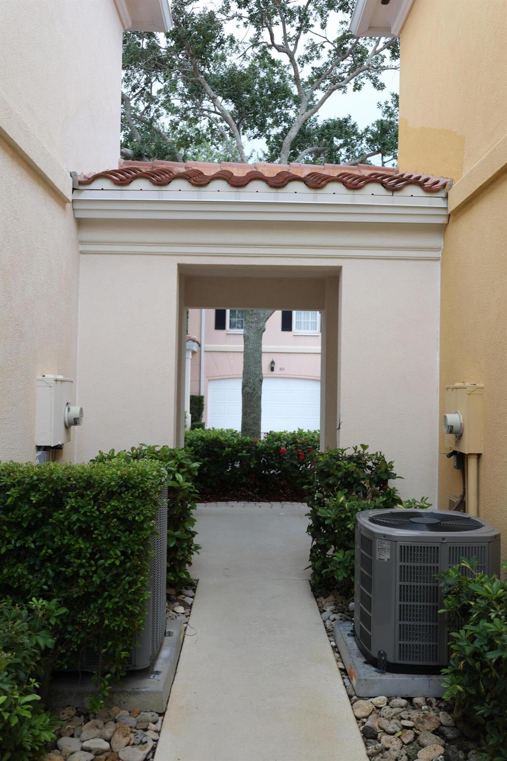 TEQUESTA OAKS - Residential Lease