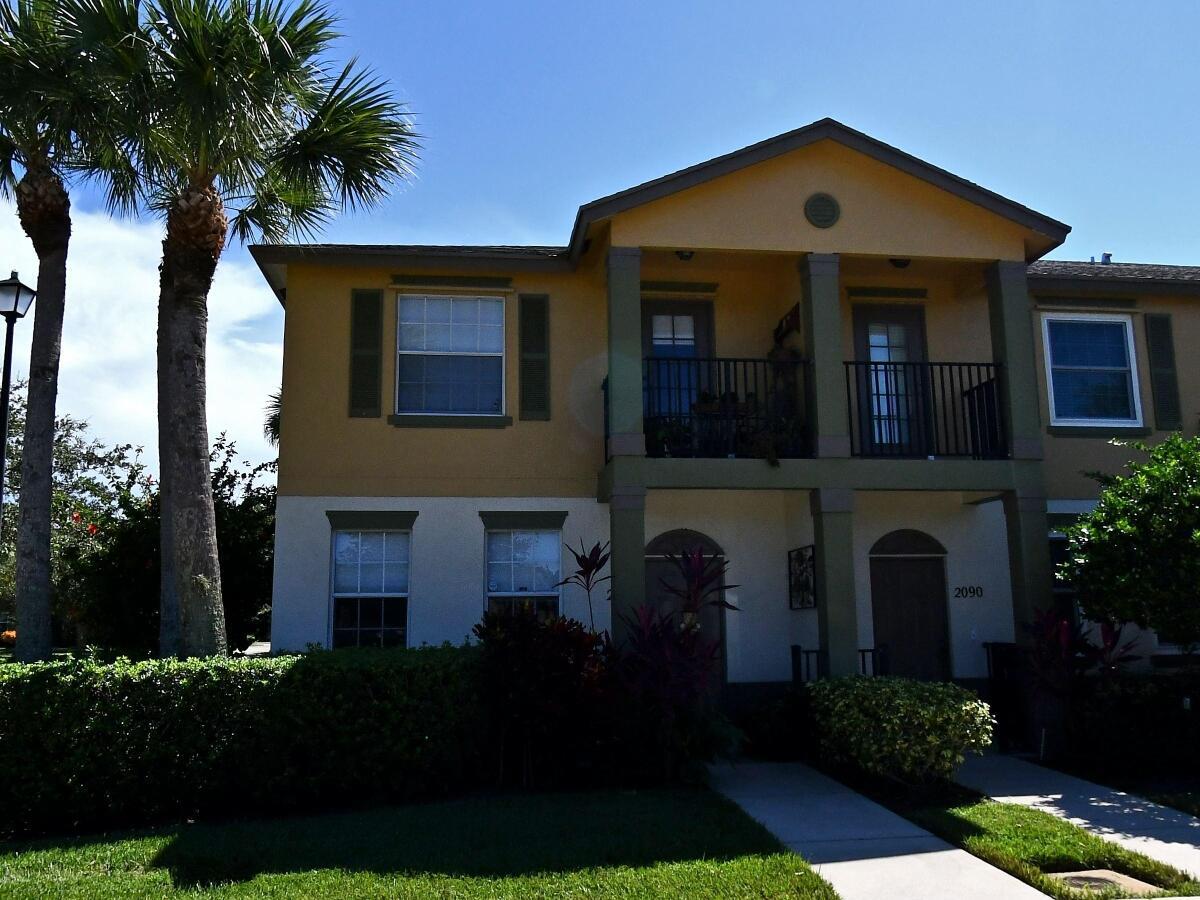 CORNER UNIT..LOVELY 3BEDROOMS, 2.5 BATHS + 1 CAR GARAGE. CERAMIC TILED FLOORS ON 1ST FLOOR, LUXURY LAMINATED WOOD LIKE ON STAIRS AND 2ND FLOOR. LAKE AND PARK IN BACK OF UNIT. NEW ROOF 2025, A/C 2017,EXTERIOR PAINTED 2024, HOA INCLUDES: W-FI, CABLE, LANDSCAPING AND COMMUNITY POOL,