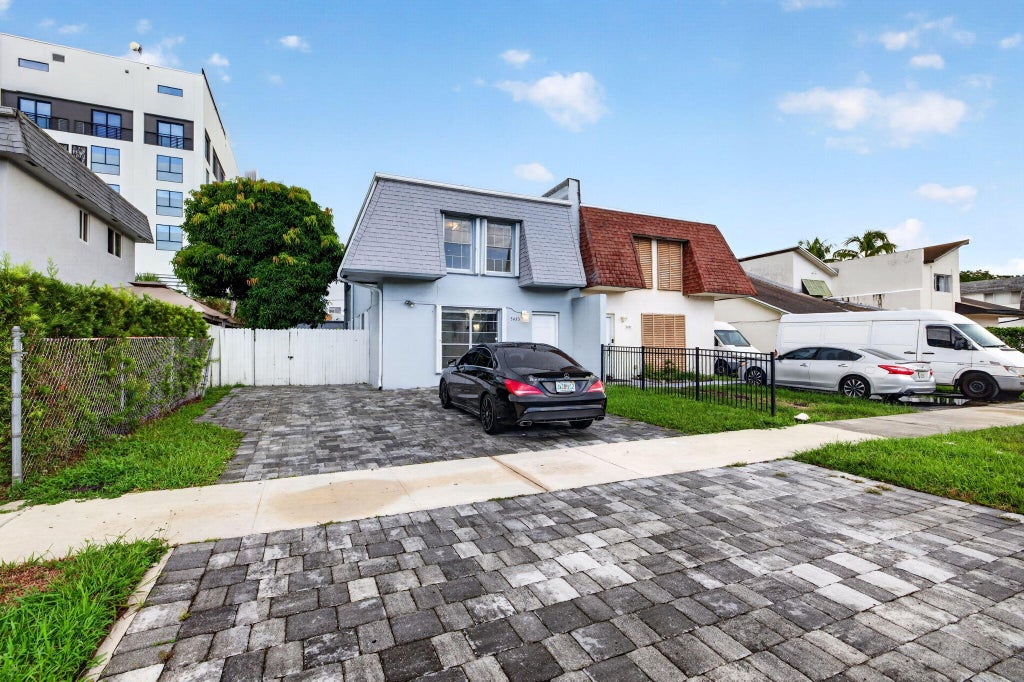 Photo of 5435 SW 44TH Terrace, Dania Beach, FL 33314 (MLS # B26073305)