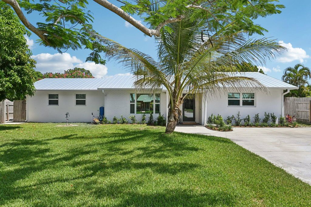 Photo of 8888 SE Rigdon Way, Hobe Sound, FL 33455 (MLS # R11102099)